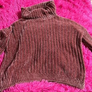 Turtle neck ripped sweater, blush colored, from the brand Hippie Rose, size: M